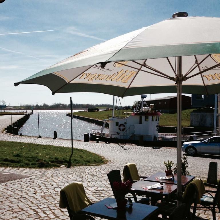 Gasthaus Hafenblick Toenning Exterior photo
